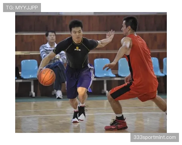 详细解析篮球运球规则中合法运球与违例行为的具体界限